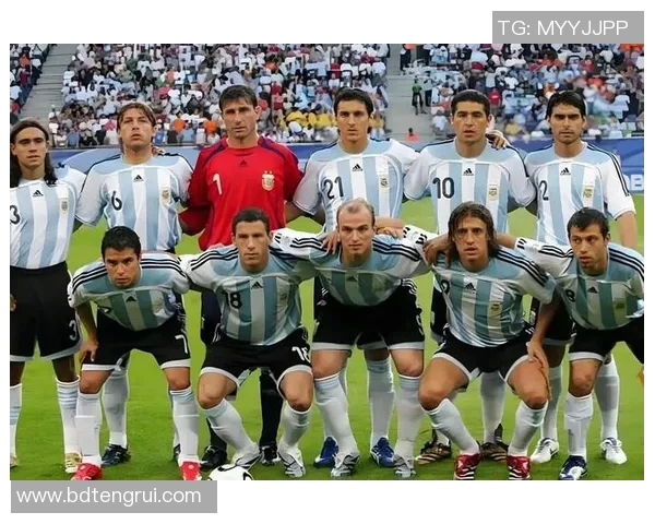 足球球员的成长之路从青训到职业生涯的辉煌与挑战 足球球员的成长之路从青训到职业生涯的辉煌与挑战