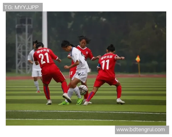 足球解说员的魅力与挑战：如何在赛场上讲述精彩瞬间